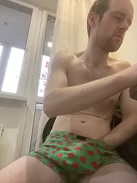 LynnAhNight online show from April 8, 2026, 3:19 am