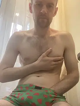 LynnAhNight online show from April 20, 2026, 3:31 am