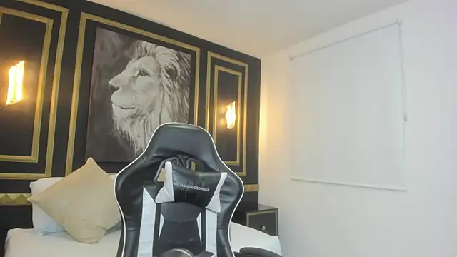 tiffanny doll  online show from February 27, 2026, 12:38 pm