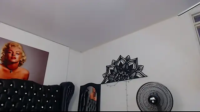 Taliana36 online show from November 14, 2025, 1:04 pm