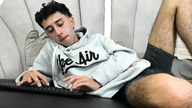 Snapshot of erickblaze_wm chatting on February 18, 2025, 4:14 pm erickblaze wm online show from February 18, 2025, 4:14 pm