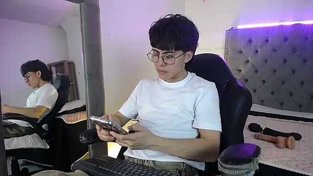 PepperTwink online show from September 17, 2025, 4:09 pm