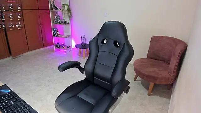 Nathalie 29 online show from December 16, 2025, 1:37 pm