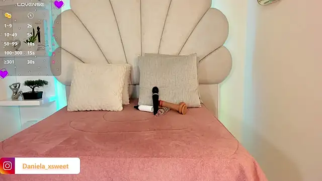 Danielaangelina online show from December 17, 2025, 6:40 am