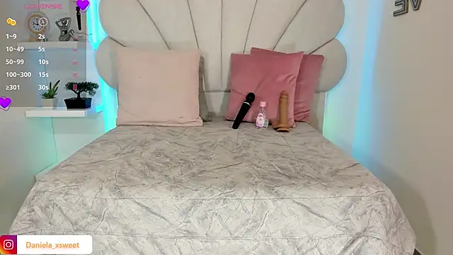 Danielaangelina online show from April 18, 2026, 5:43 am