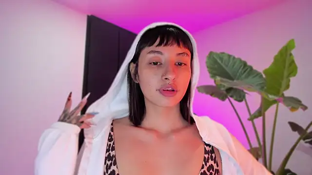 ggor4w33 online show from October 13, 2025, 9:55 am