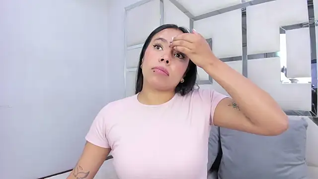 ZoeWan69 online show from March 19, 2026, 11:43 am