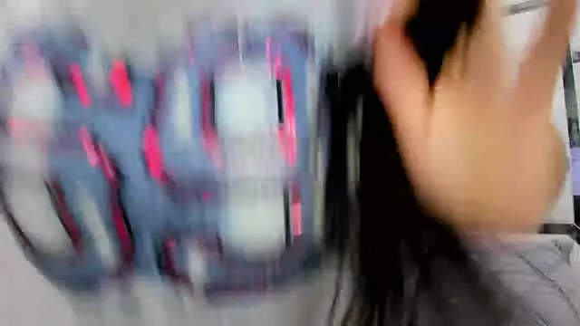 Snapshot of ZoeWan69 chatting on May 1, 2026, 1:05 pm ZoeWan69 online show from May 1, 2026, 1:05 pm