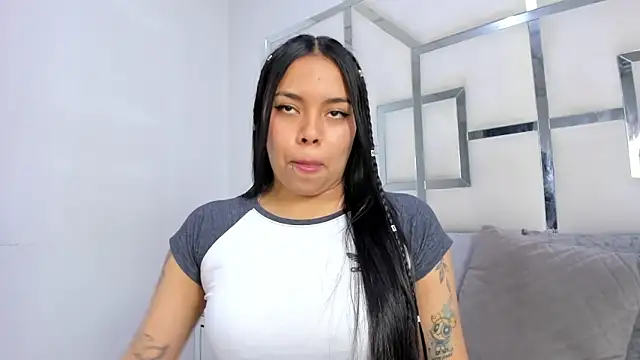 ZoeWan69 online show from November 17, 2025, 3:21 am