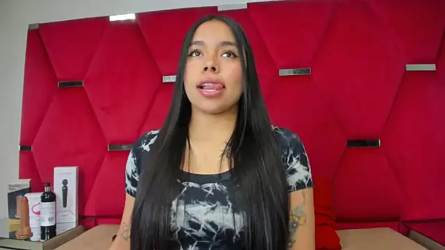 ZoeWan69 online show from October 16, 2025, 12:13 pm