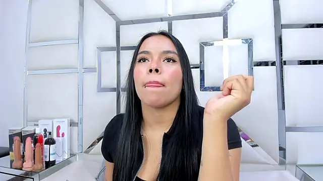 ZoeWan69 online show from March 12, 2026, 1:48 pm