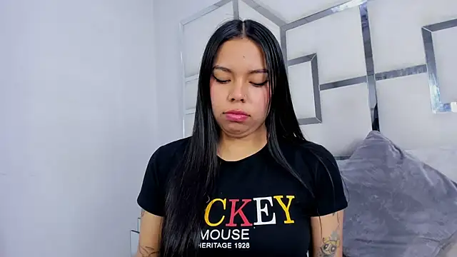 ZoeWan69 online show from September 29, 2025, 1:06 pm