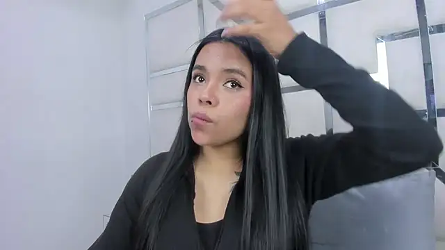 ZoeWan69 online show from April 16, 2026, 2:07 pm