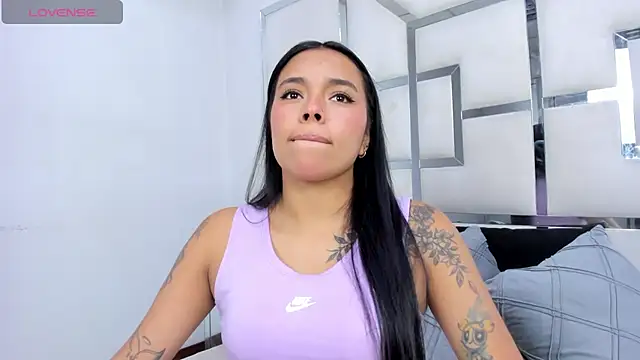 ZoeWan69 online show from February 26, 2026, 1:22 pm