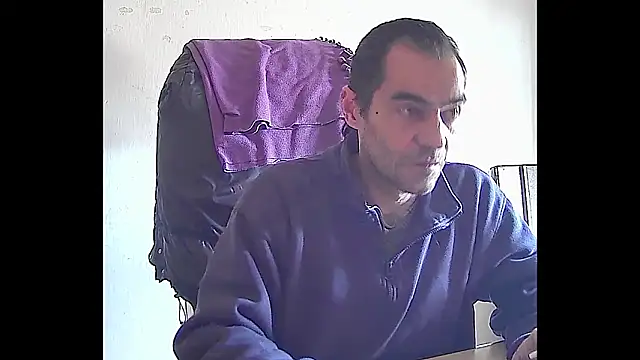 ReyDeBotones online show from March 18, 2026, 2:52 pm