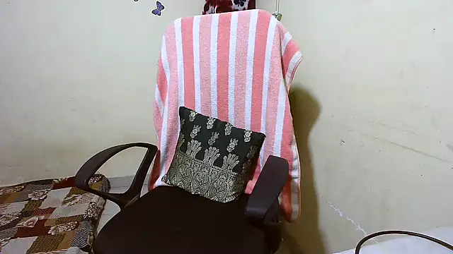 Rubi-Ji online show from November 9, 2025, 3:27 pm