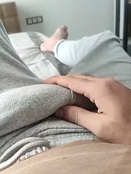 legolasleo online show from November 1, 2025, 4:52 am