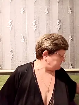 ElzaJewel online show from April 18, 2026, 10:32 pm