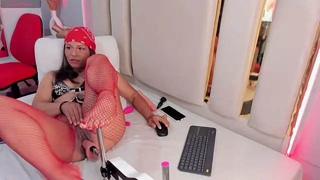 Snapshot of emmysandoval chatting on November 4, 2025, 12:53 pm emmysandoval online show from November 4, 2025, 12:53 pm