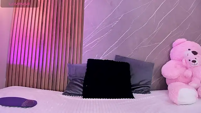 ariana jhonson1 online show from October 16, 2025, 12:46 pm