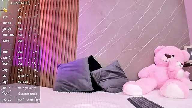 ariana jhonson1 online show from October 15, 2025, 12:46 pm