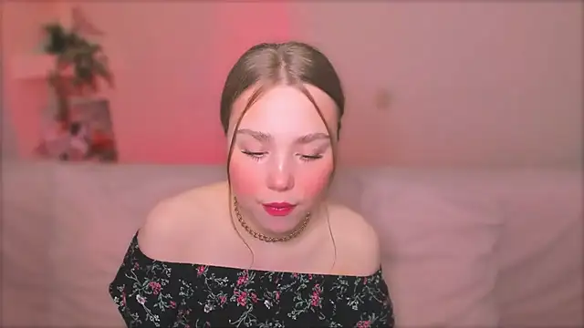 Snapshot of YourMegan chatting on May 4, 2026, 5:49 pm YourMegan online show from May 4, 2026, 5:49 pm