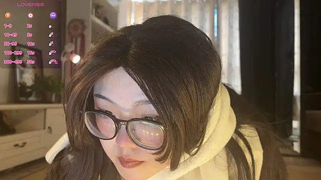 nanaliu6 online show from November 28, 2025, 2:12 am