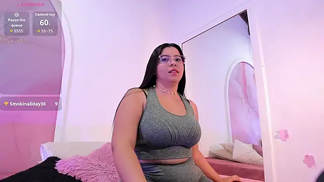 Snapshot of Sofii_Lopezz chatting on September 17, 2025, 11:56 am Sofii Lopezz online show from September 17, 2025, 11:56 am