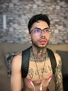 Walker Thomas1 online show from March 8, 2025, 7:42 pm