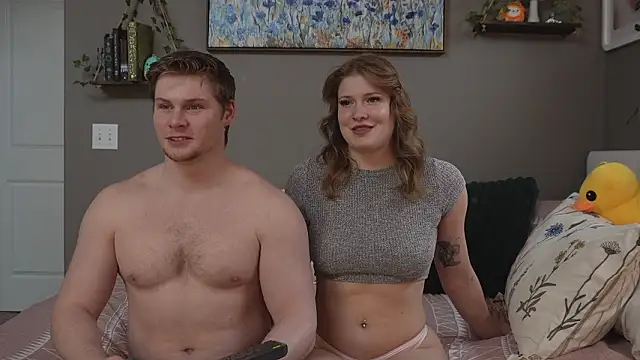 Snapshot of TomAndMarie chatting on February 16, 2026, 10:51 pm TomAndMarie online show from February 16, 2026, 10:51 pm