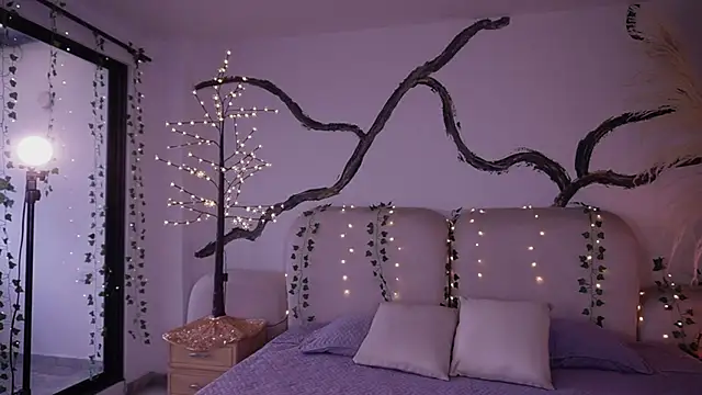 soidai miiu online show from December 4, 2025, 8:52 pm