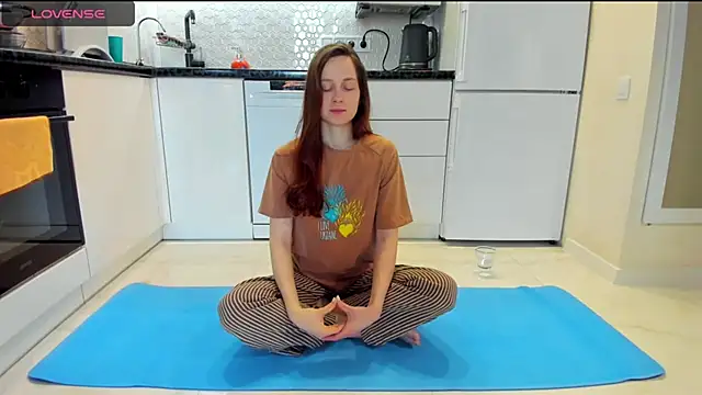 Katya yoga online show from April 14, 2026, 3:33 am