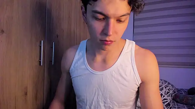 Snapshot of Mastrangelo_xxx chatting on September 16, 2025, 4:24 am Mastrangelo xxx online show from September 16, 2025, 4:24 am