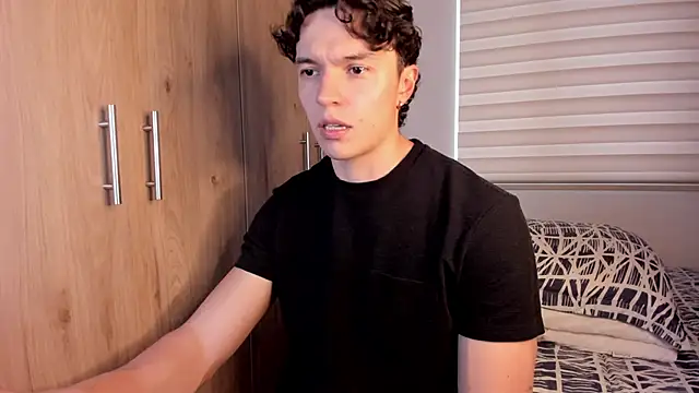 Snapshot of Mastrangelo_xxx chatting on November 21, 2025, 8:30 pm Mastrangelo xxx online show from November 21, 2025, 8:30 pm