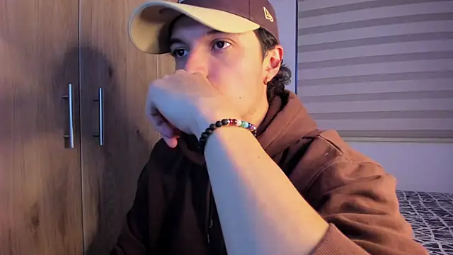 Snapshot of Mastrangelo_xxx chatting on October 7, 2025, 2:23 am Mastrangelo xxx online show from October 7, 2025, 2:23 am