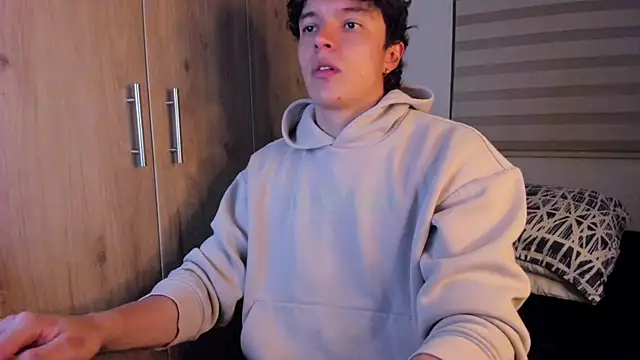 Snapshot of Mastrangelo_xxx chatting on October 29, 2025, 3:16 am Mastrangelo xxx online show from October 29, 2025, 3:16 am