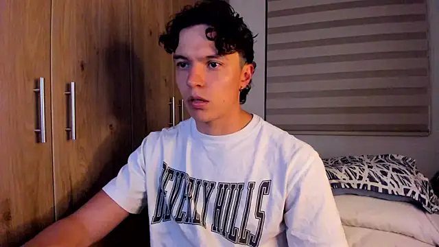 Snapshot of Mastrangelo_xxx chatting on November 6, 2025, 4:38 am Mastrangelo xxx online show from November 6, 2025, 4:38 am