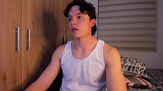 Snapshot of Mastrangelo_xxx chatting on October 21, 2025, 4:56 am Mastrangelo xxx online show from October 21, 2025, 4:56 am