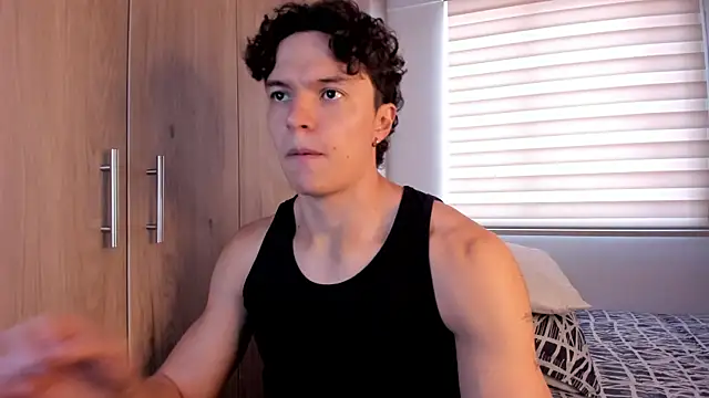 Snapshot of Mastrangelo_xxx chatting on November 23, 2025, 8:41 pm Mastrangelo xxx online show from November 23, 2025, 8:41 pm