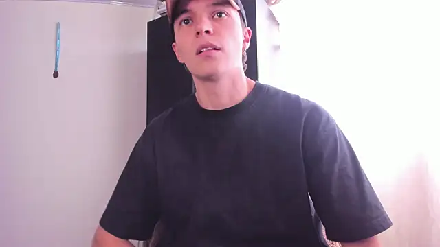 Snapshot of Mastrangelo_xxx chatting on March 17, 2025, 6:53 pm Mastrangelo xxx online show from March 17, 2025, 6:53 pm