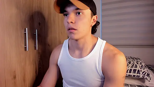 Snapshot of Mastrangelo_xxx chatting on November 30, 2025, 10:43 pm Mastrangelo xxx online show from November 30, 2025, 10:43 pm