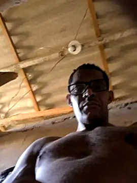 Snapshot of Renato571 chatting on April 4, 2026, 7:20 pm Renato571 online show from April 4, 2026, 7:20 pm