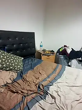 liamlara online show from March 6, 2026, 1:00 am