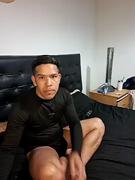 liamlara online show from October 2, 2025, 3:43 am