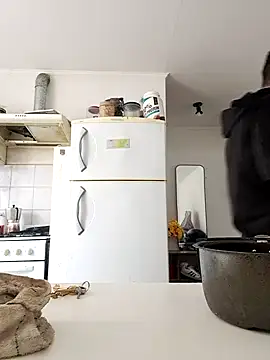 liamlara online show from September 21, 2025, 3:50 pm