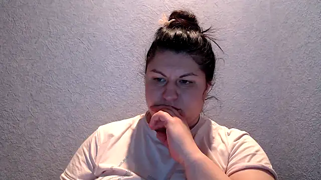 KiraSwee online show from November 22, 2025, 7:46 pm