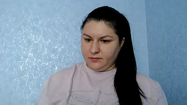 KiraSwee online show from September 9, 2025, 8:24 am