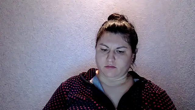 KiraSwee online show from November 18, 2025, 7:06 pm