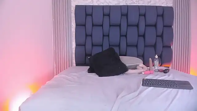 Ashlyaurora online show from April 16, 2026, 5:30 am