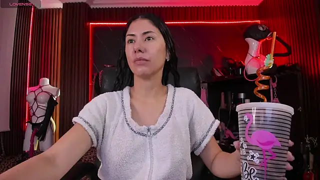 Snapshot of XiaQueen chatting on November 19, 2025, 11:32 am XiaQueen online show from November 19, 2025, 11:32 am